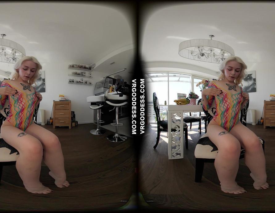 Fresh 18Yo Blonde Alice Stuffing Her Tight Pussy with Bananas and Fingers DVP DPP Gaping