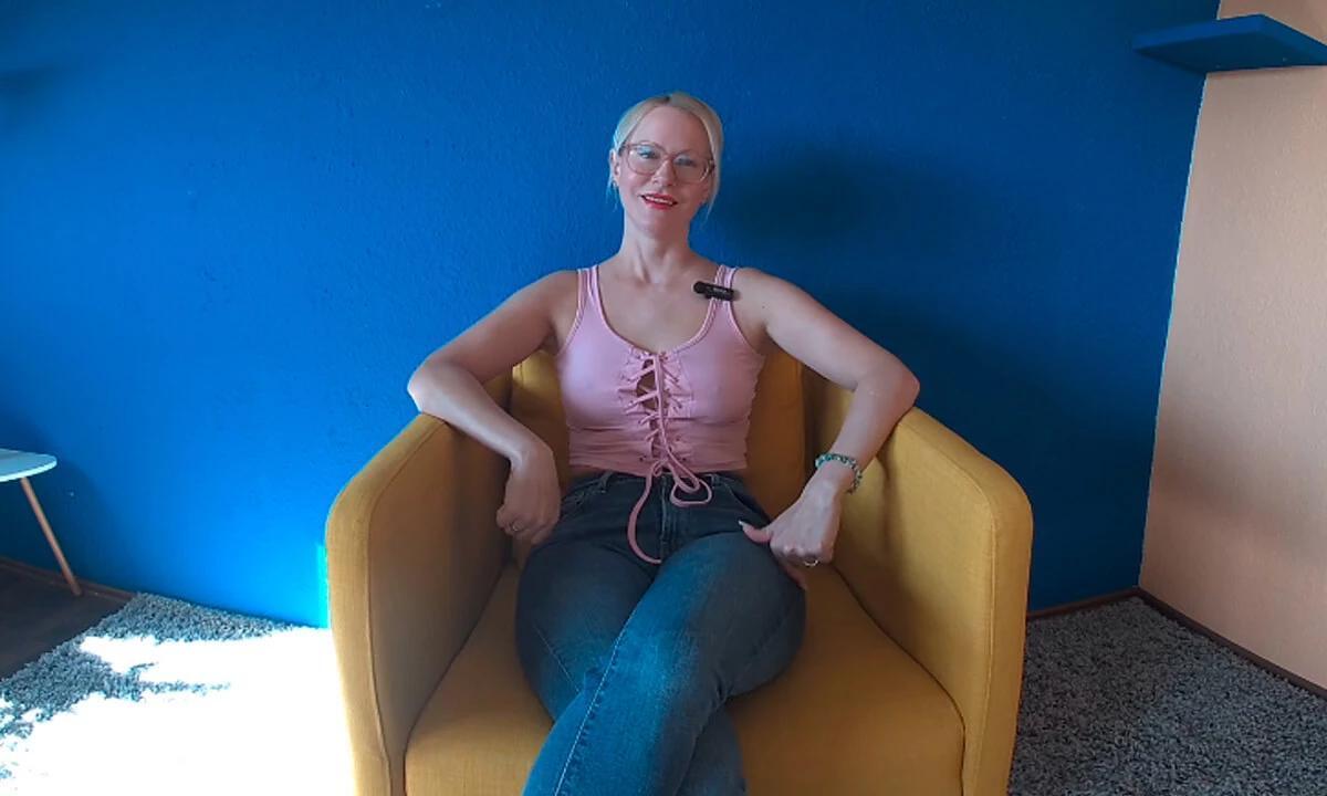 Sexy Neighbour Gives Virtual POV Sex