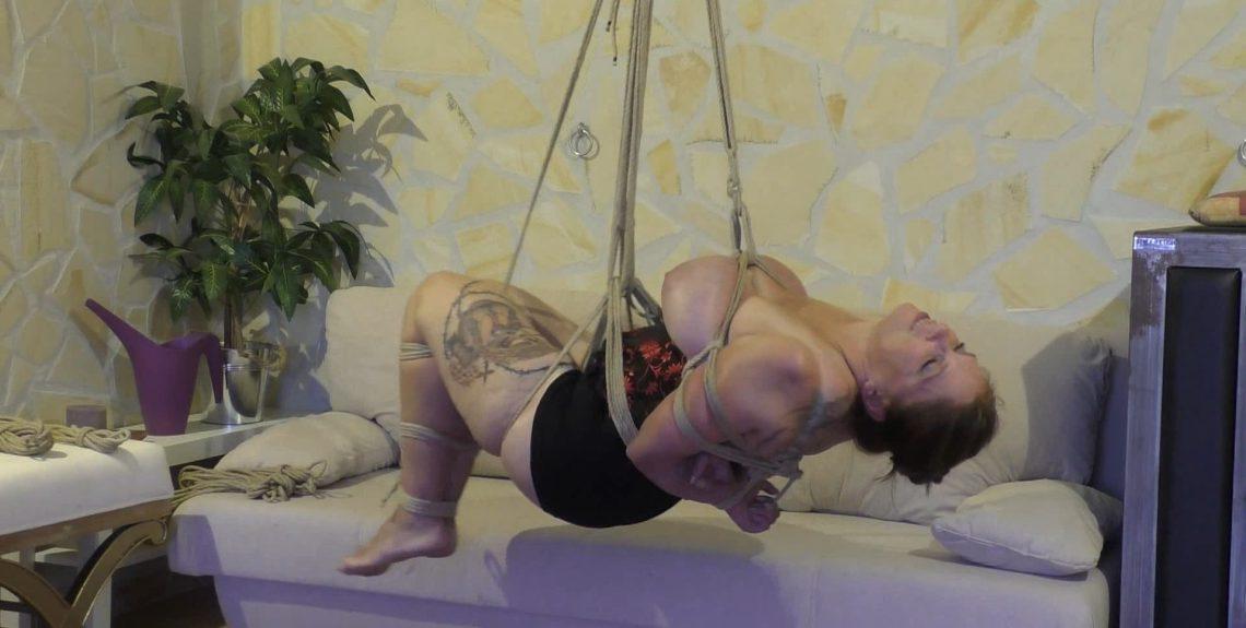 Bettine - Hanging Around