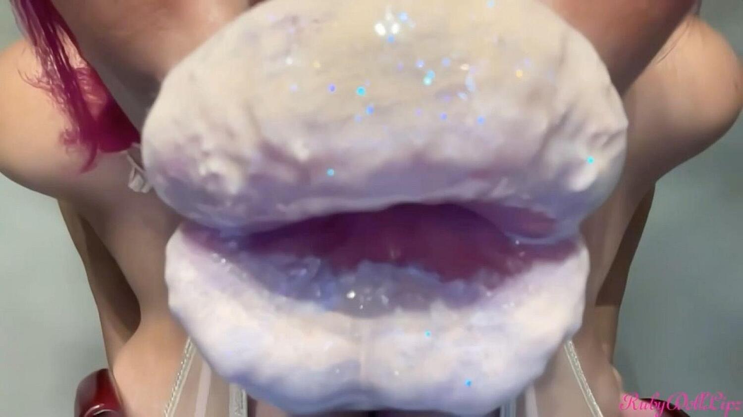 POV Glossy White Kisses