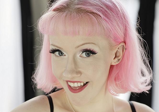 Pink Haired Goddess Vibrates Pussy W/Pink Vibrator!