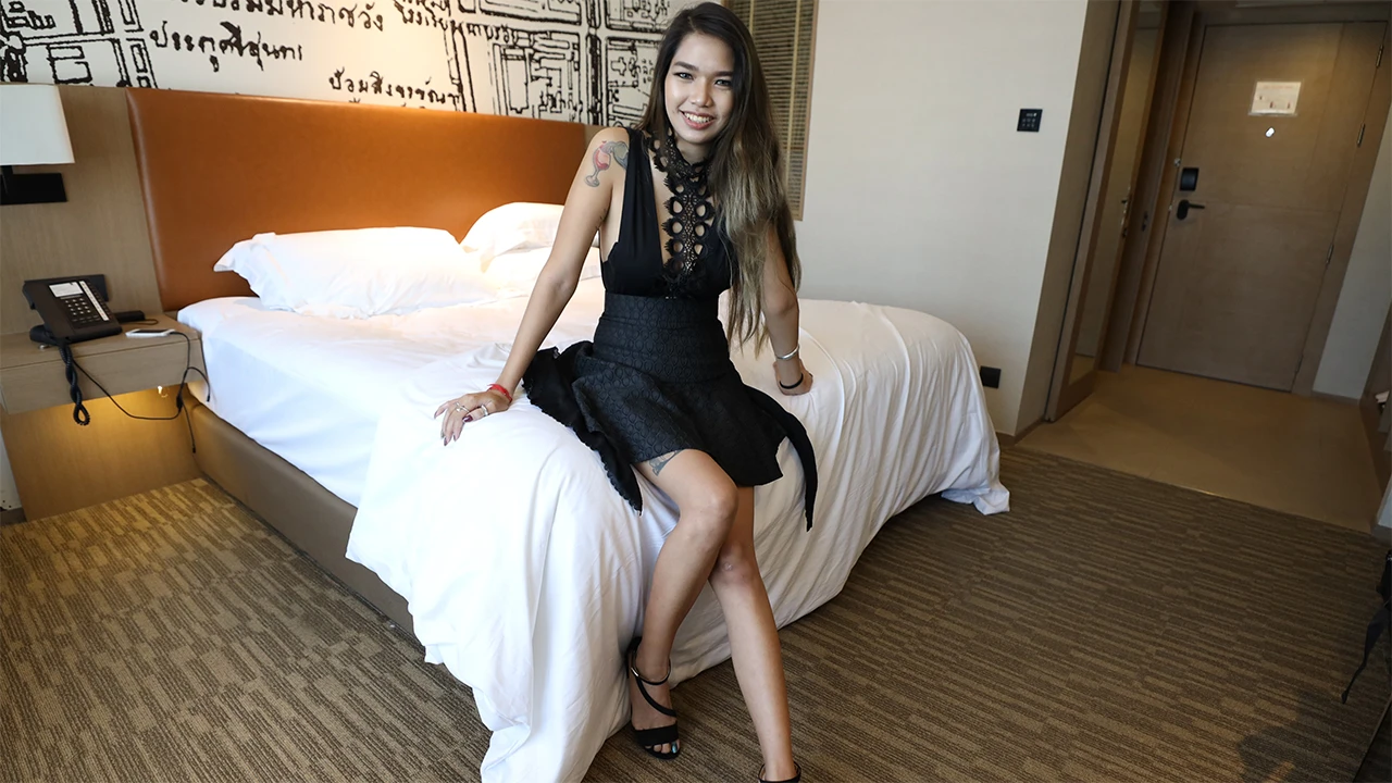 Sexy Thai Model Lured Into a Fuck