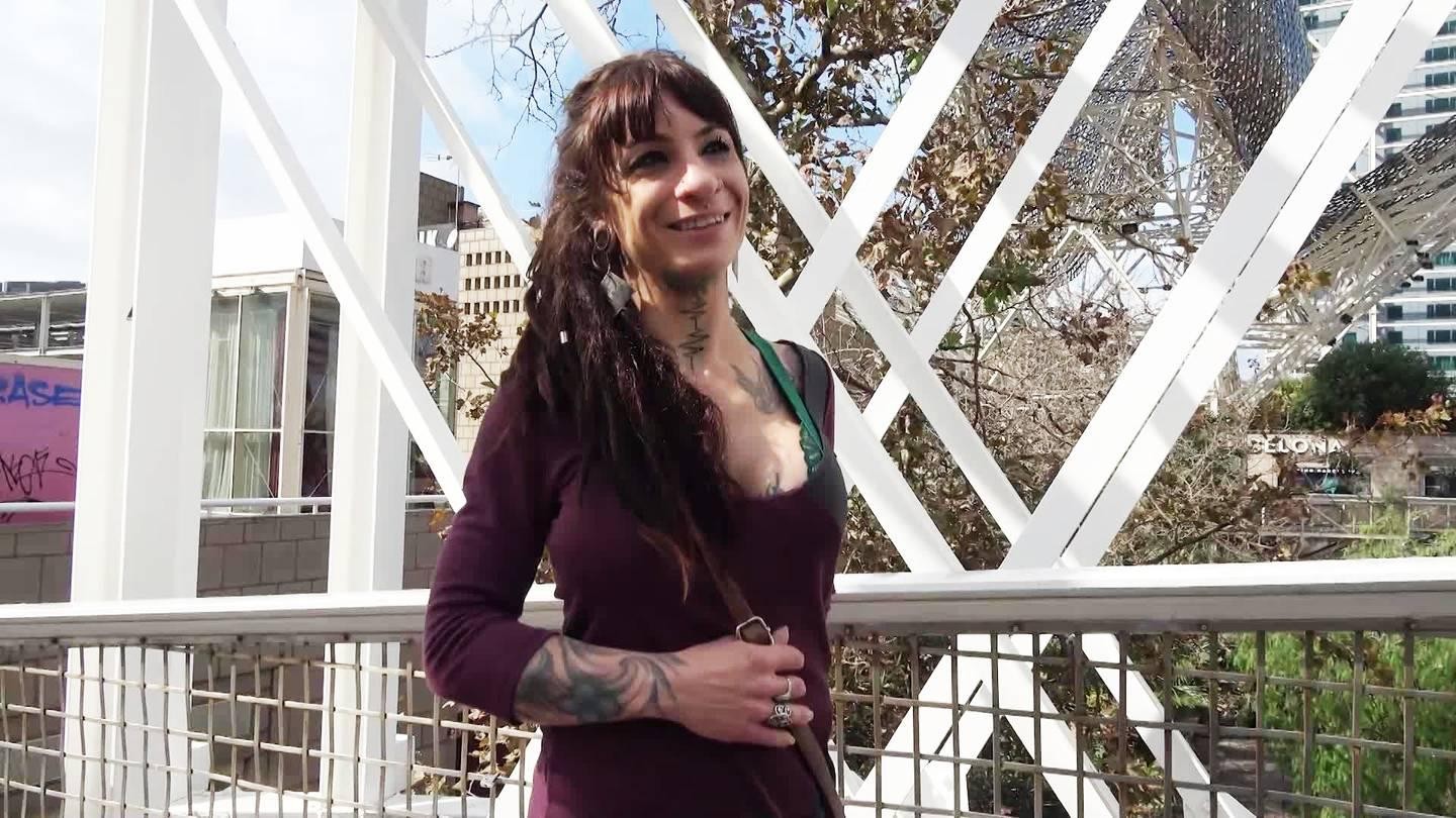 Elea, 27, Came for a Change of Scenery ...