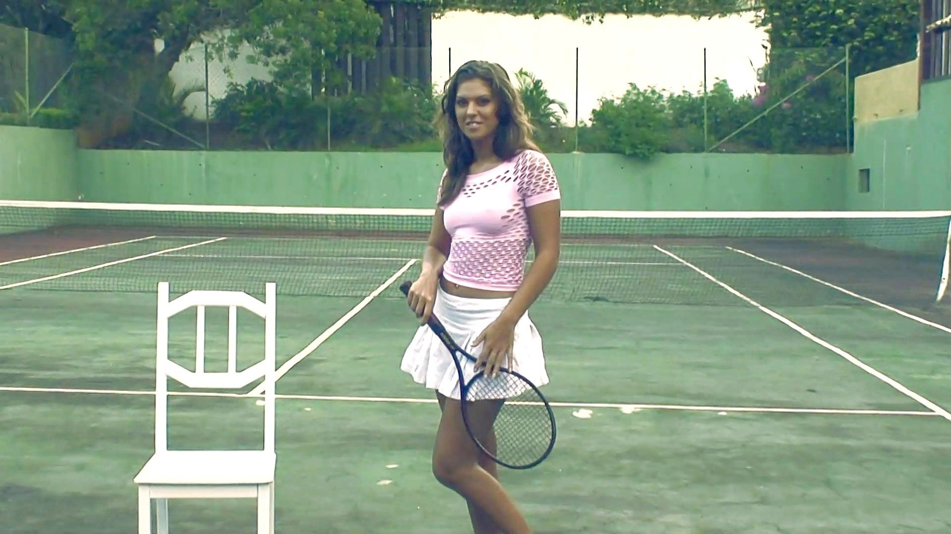 Hannah Hunter Pummels Her Pussy and Ass with Tennis Racket