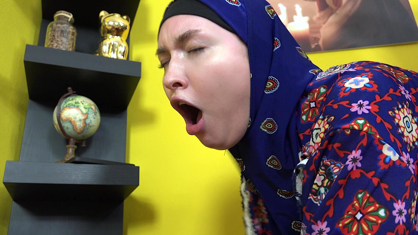 Horny Guy Really Wants To Fuck A Woman In Hijab