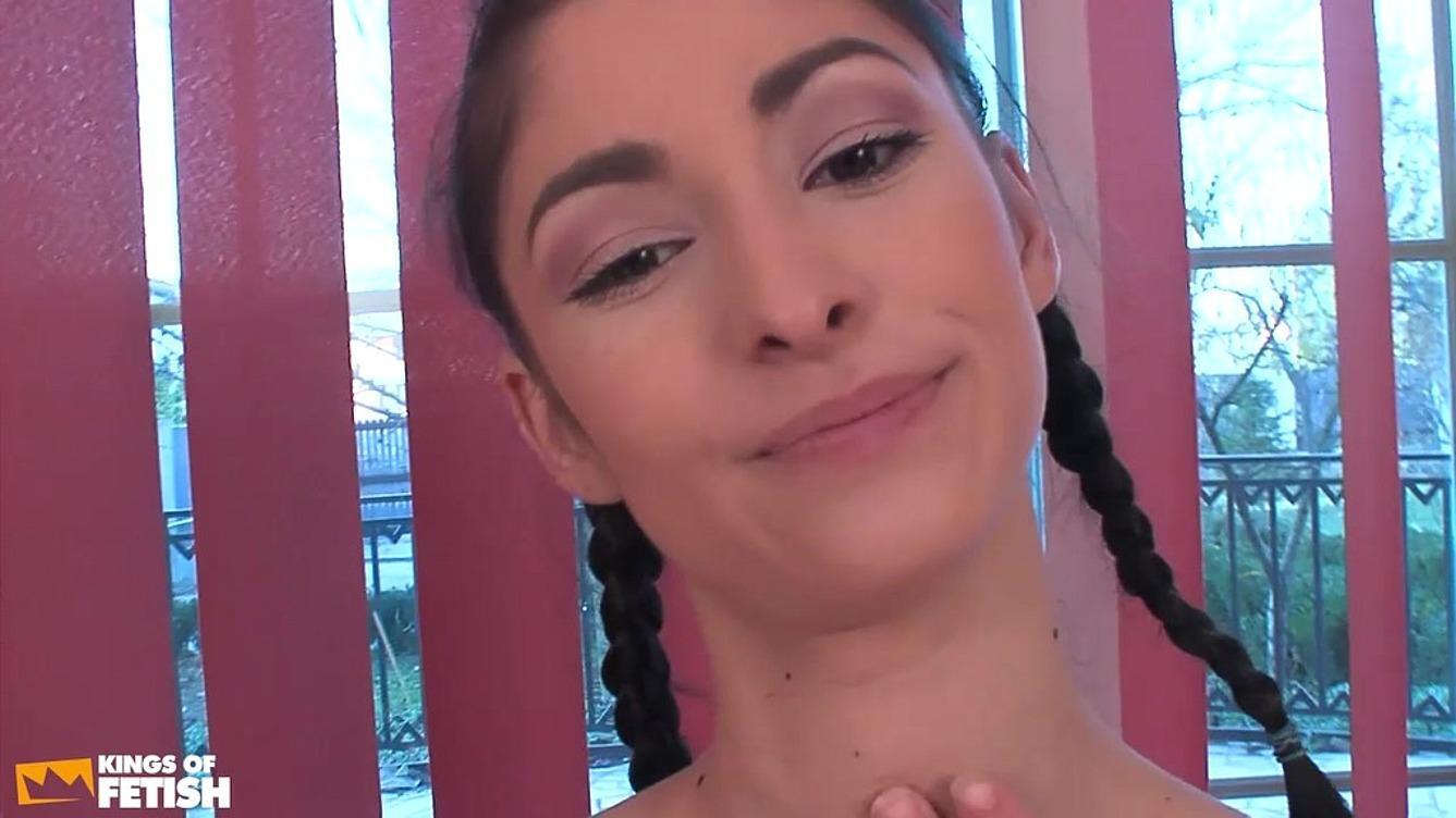 Brunette Babe Get Cunt Eaten And Pumped By A Older Man On The Floor