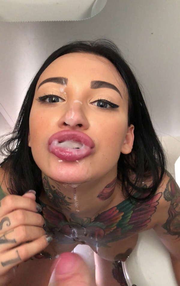 Blowjob in the Public Toilet