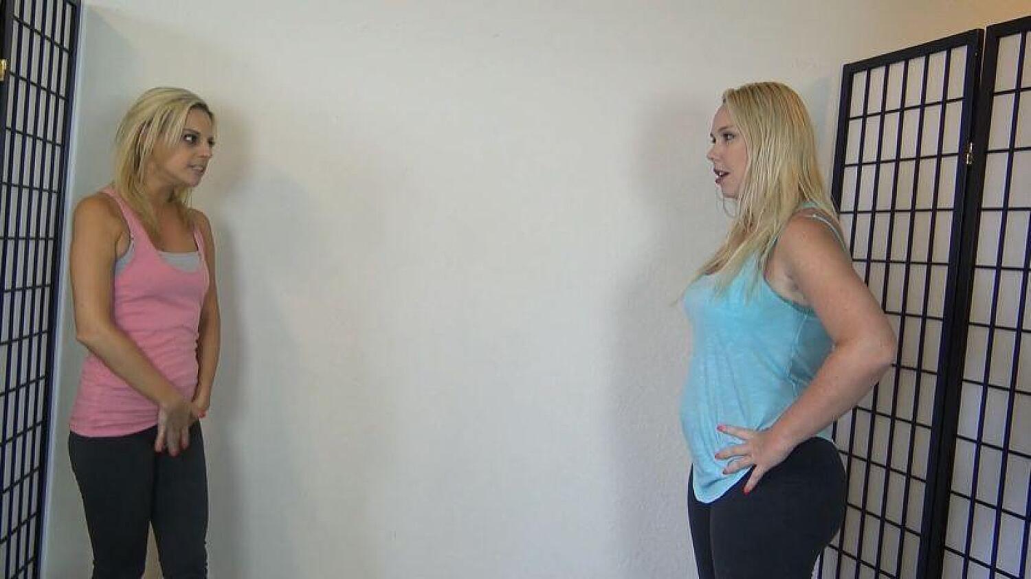 Lylah Ryder vs. Roxie Rae: Cunt Busting