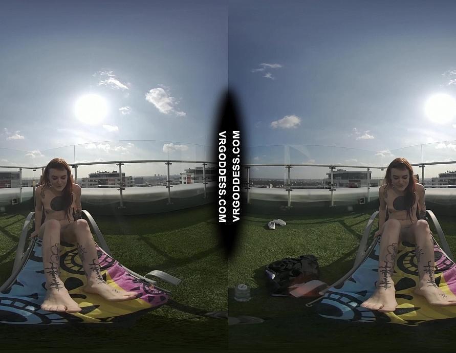 Afternoon Fun in the Sun Hot Tattoo Girl Brille Jills Herself Off Dildoing While Sunbathing