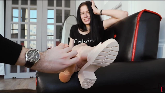 Sports Taisia - Fitness Poses with Handcuffs and Long Tickling with Ice From Under Shoes