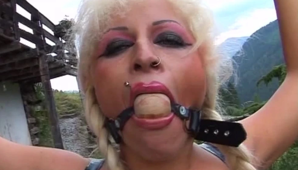 Rebecca Outdoor Rough Threesome