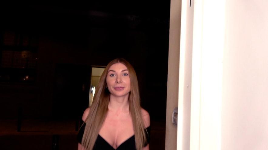 Marylin Crystal: Fucks On The First Date