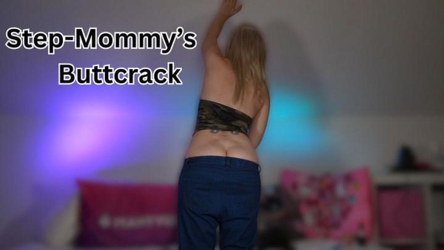 Step-Mommy Unaware Buttcrack | Cleaning