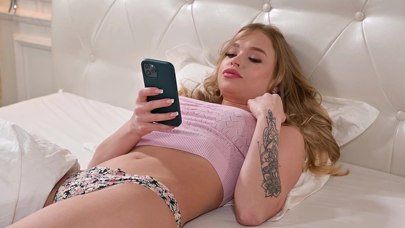 Boss's Teenage Daugther Alexa Flexy Dp'd By Two Employees Gp2319
