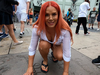 We're Going on the Walk of Fame! a Mature Woman with Lots of Tits Shows Us Hollywood and Its... Charms.