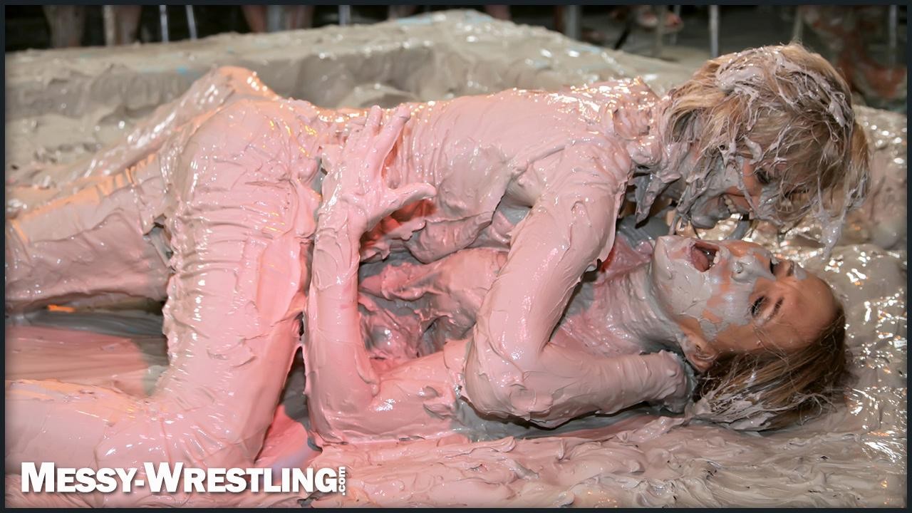 Muddy Wrestling: Jean Dreams Lola Vs. Jesica