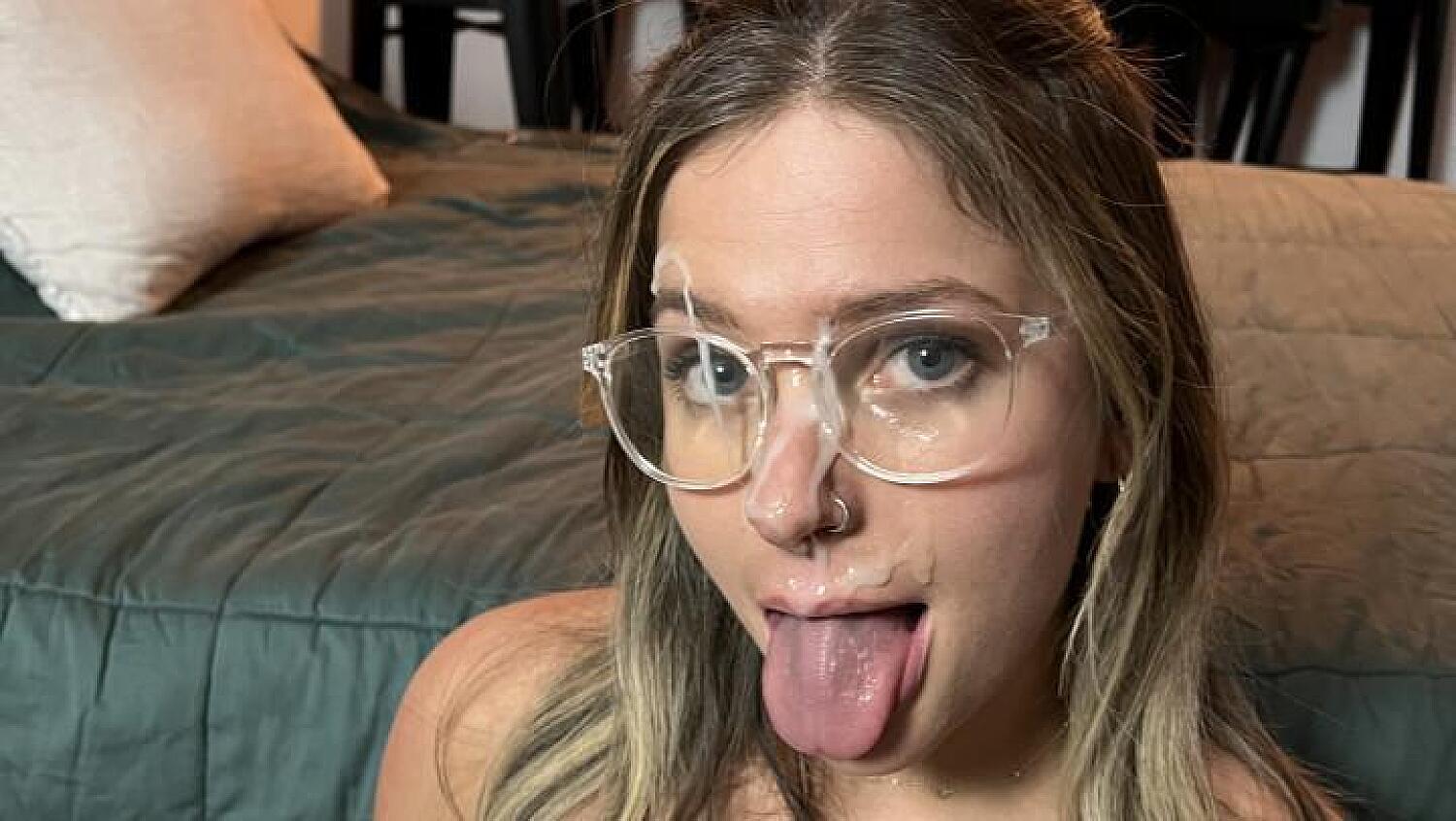 Horny Girl Gives Sloppiest Head Ever After Date Night