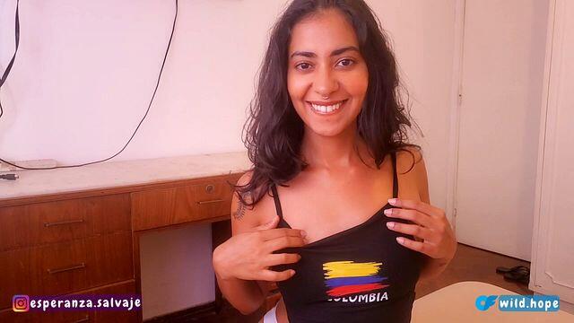 Sexy Colombiana Caliente Usa Su Culo Infernal Como Un Arma De Destruccion Masiva