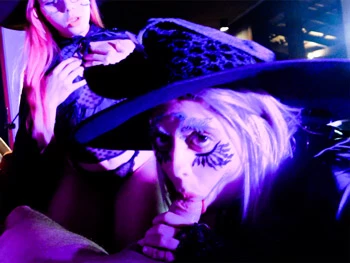 The Midnight Witches Visit You to Give You a Very Nice Blowjob. This Is How This Couple Celebrates the Holidays; D