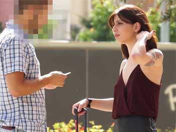 Silvia, the Italian Teen That Pretends Being Lost to Hunt Rookies Around Barcelona