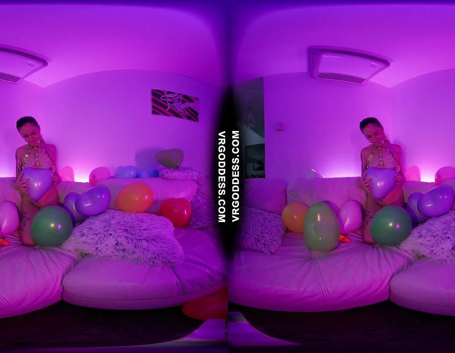 Balloon Fetish Adele Popping Them While Dildoing Herself