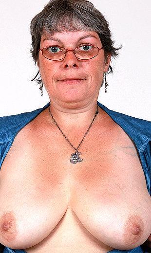 Hairy Cunt Diving With Dirty European Granny Doris