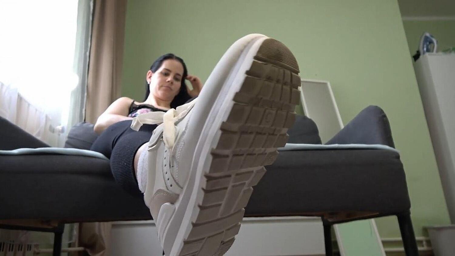 Anna Got Sex In Sneakers And Gave A Blowjob To A Dildo