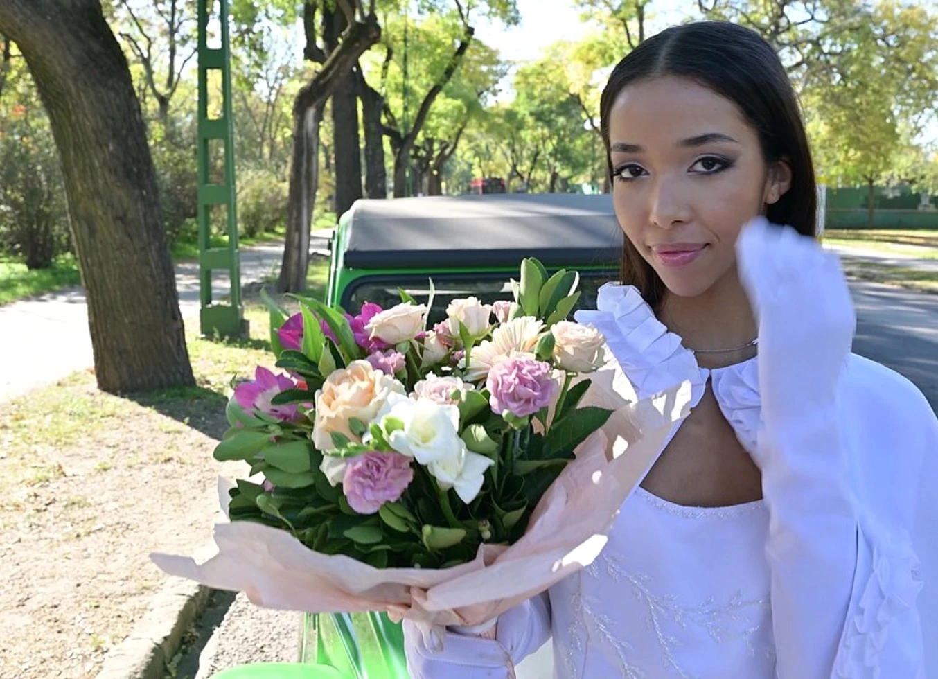 Cheating Bride to Be Lia Lin Gets Pussy Filled with Big Dick Photographer's Assistant Gp 2514