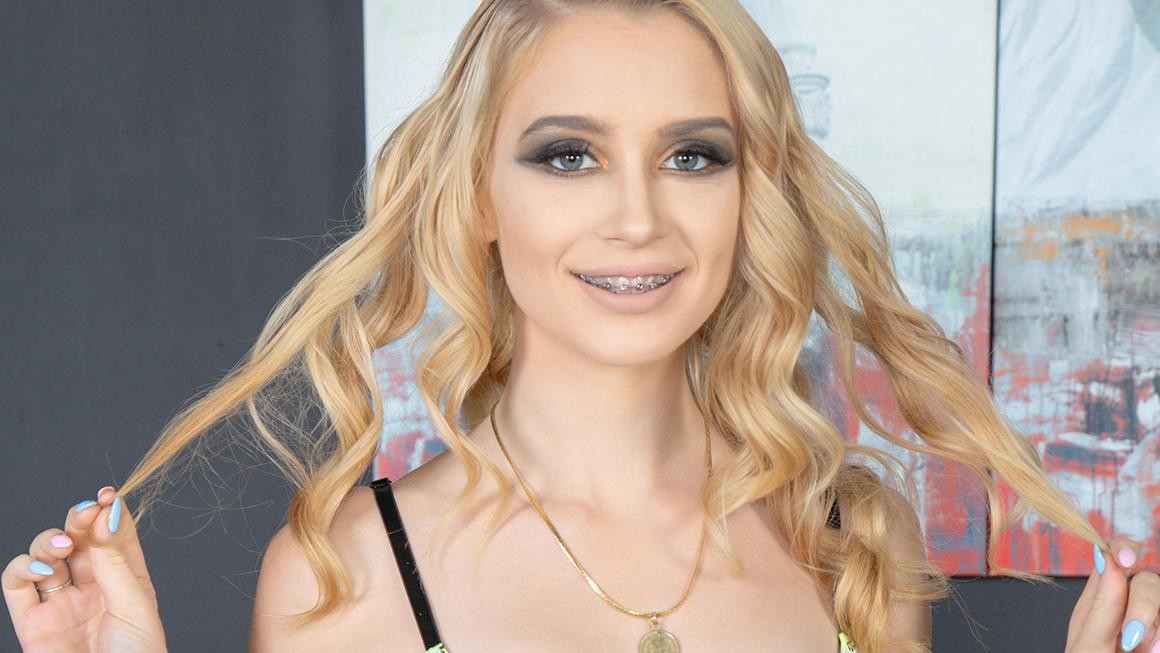 Naughty Blonde Anastasia Live