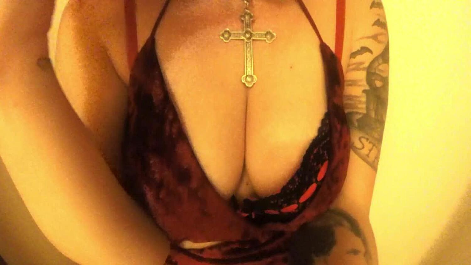 Body Worship The Vampire Girl