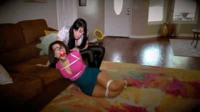 MILF Gigi... Not So Safe House - Screenshot 1 of 4 - Bondage