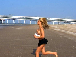 Dika Shows Her Tits at the Seaside