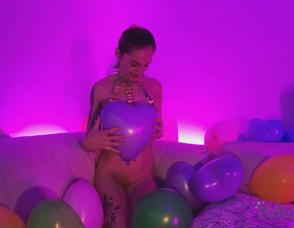 Adele Popping Balloons And Masturbating With A Dildo