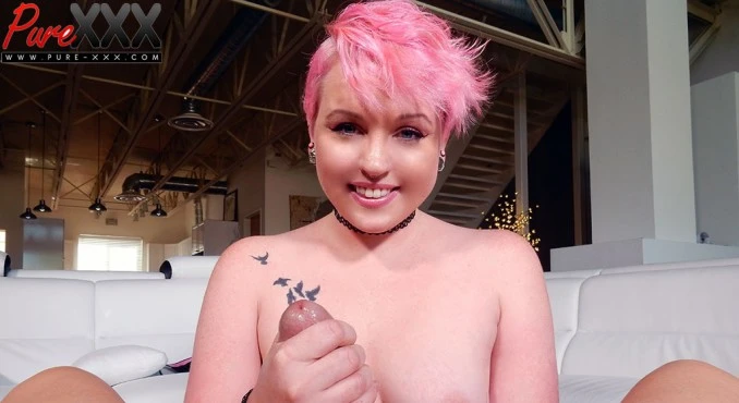 Curvy Starlet Miley Really Knows How to Please