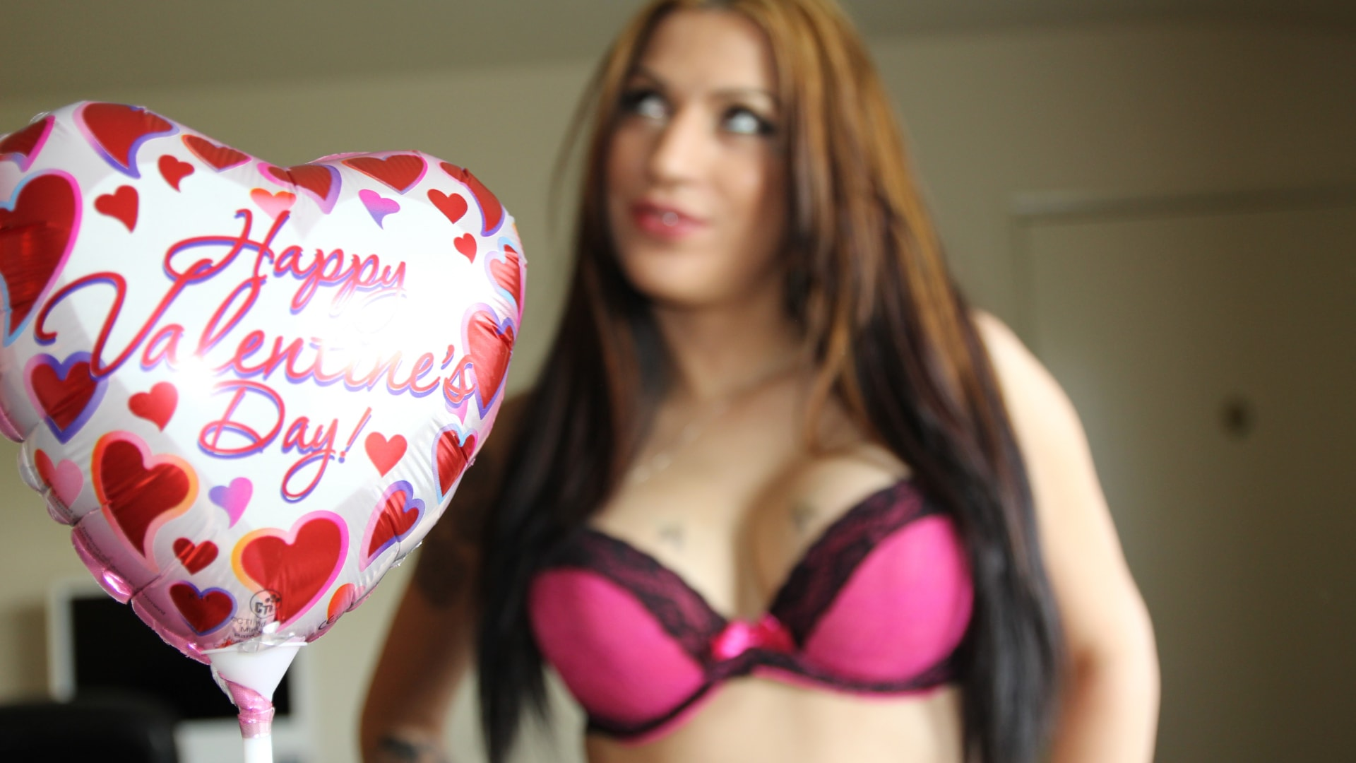 Tattooed Girlfriend Daisy Cruz Strips and Fucks BF on Valentines Day