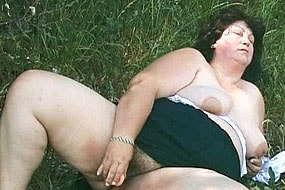Mature Pussy Satisfied on Grass