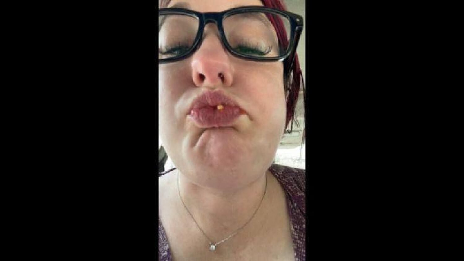 BBW Eats Personal Pizza Loudly And Fast