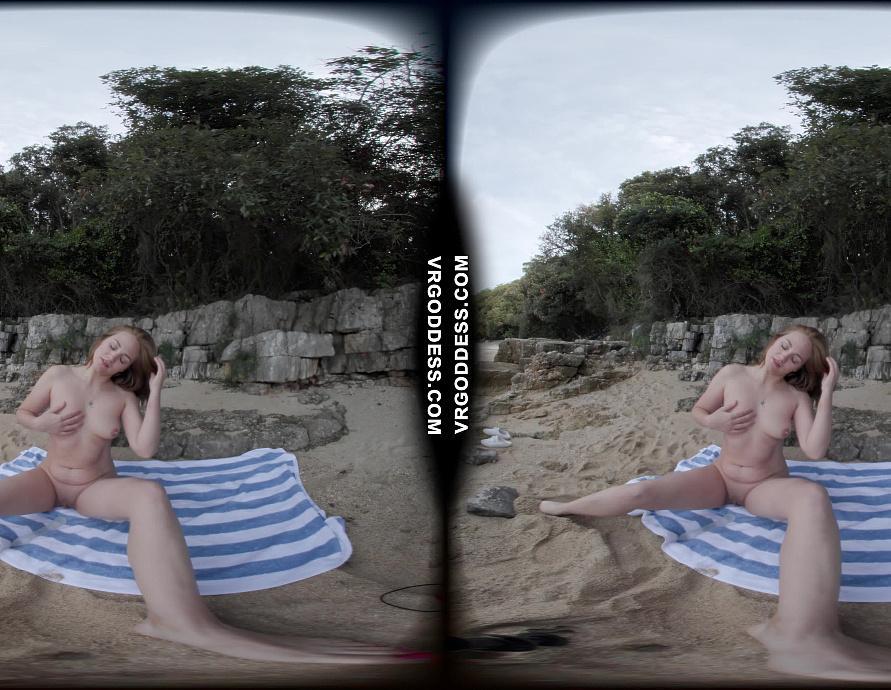 On Vacation with Mira Masturbating and Getting Off on a Tropical Beach in Italy