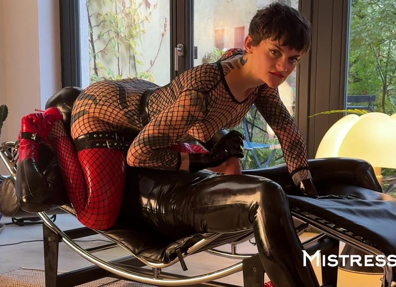 Facesitting, 69 & Fucking On Chaise Longue