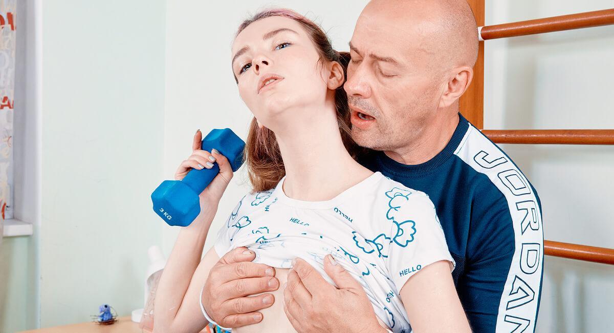 Cutie Puts Away Dumbbells To Suck A Dick