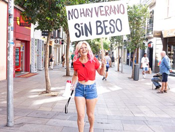 Sharing Love By Madrid with Sandra V! Without Kisses, There Is No Summer! 'A Peak, Sir?' ;Dd