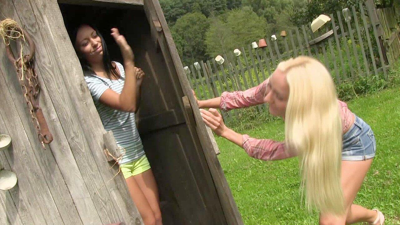 Victoria Puppy Has a New Lesbian Girlfriend Named Bailey Ryder