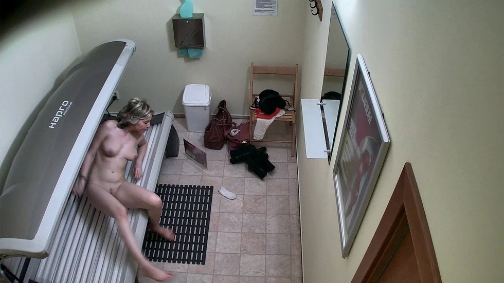 Married Woman Came to the Solarium