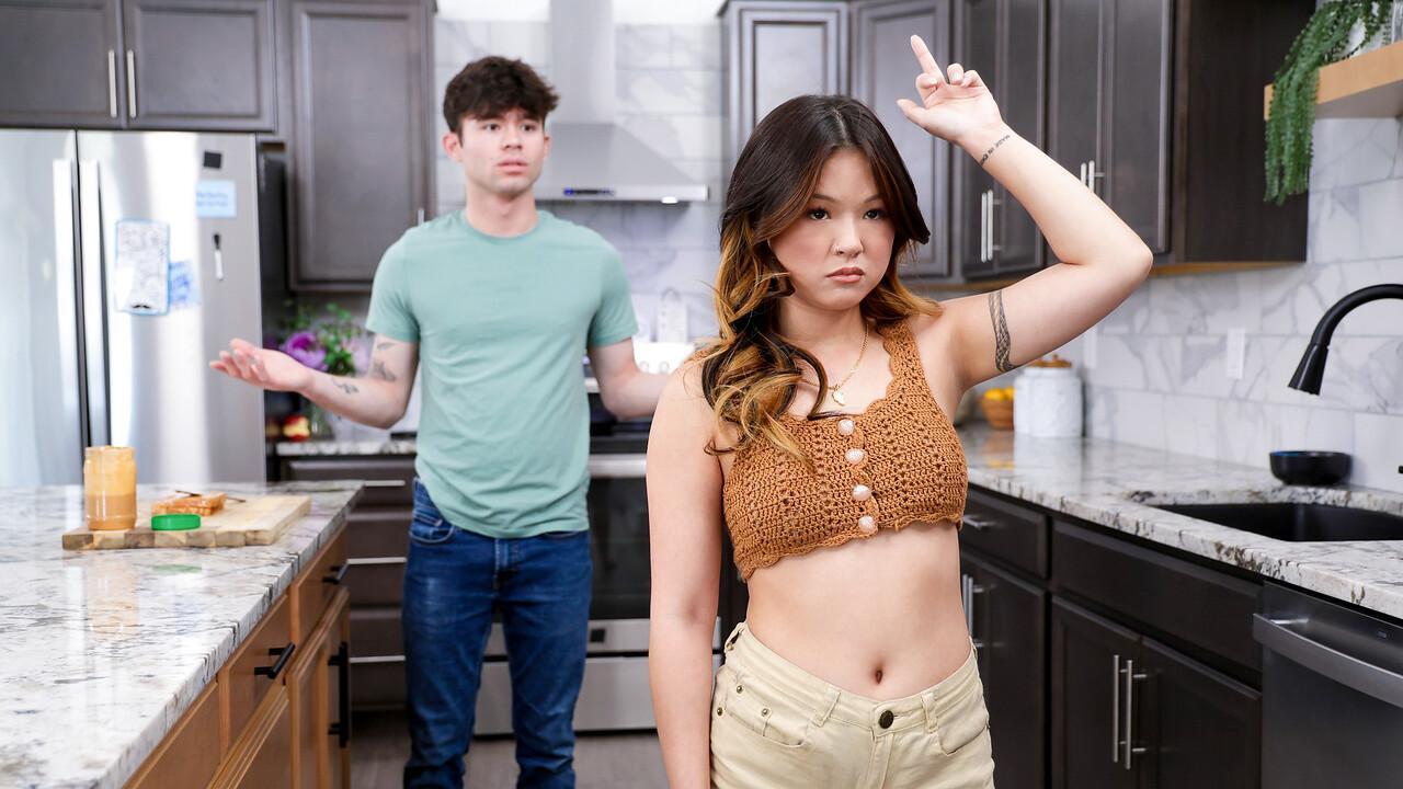 I Woke Up In My Stepbros Bed - S42:E2