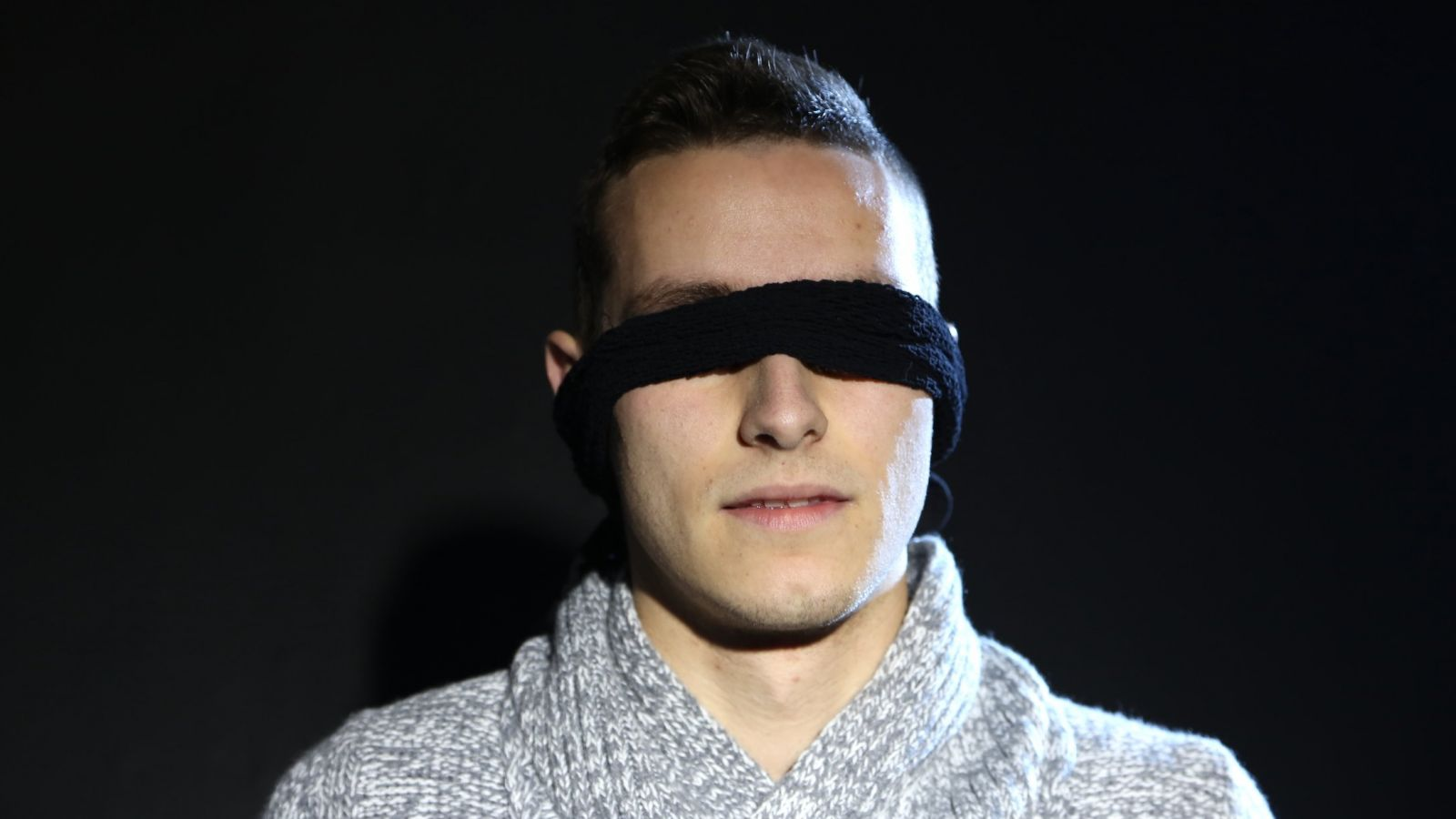 Blindfolded Fucking Hot Threesome