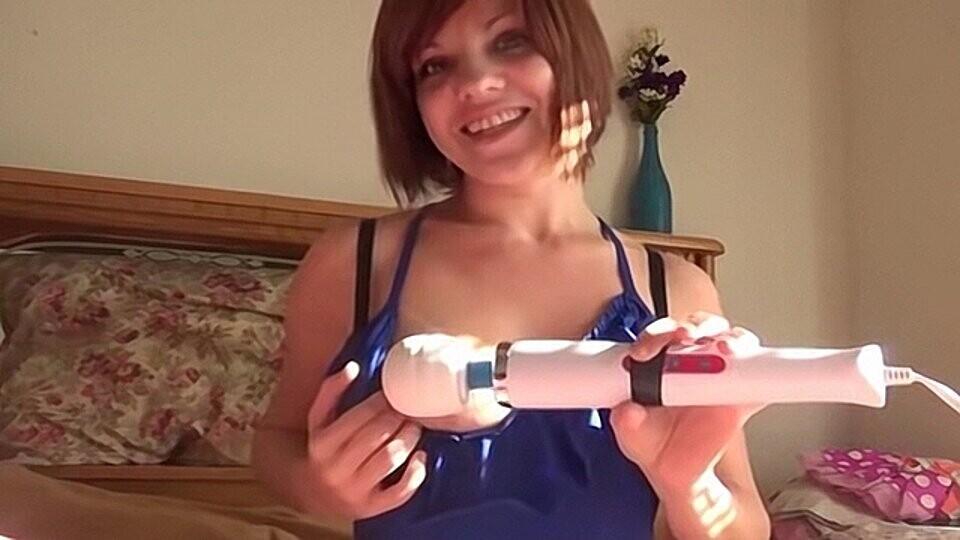 Farrah Loves Getting Off with Her Toys