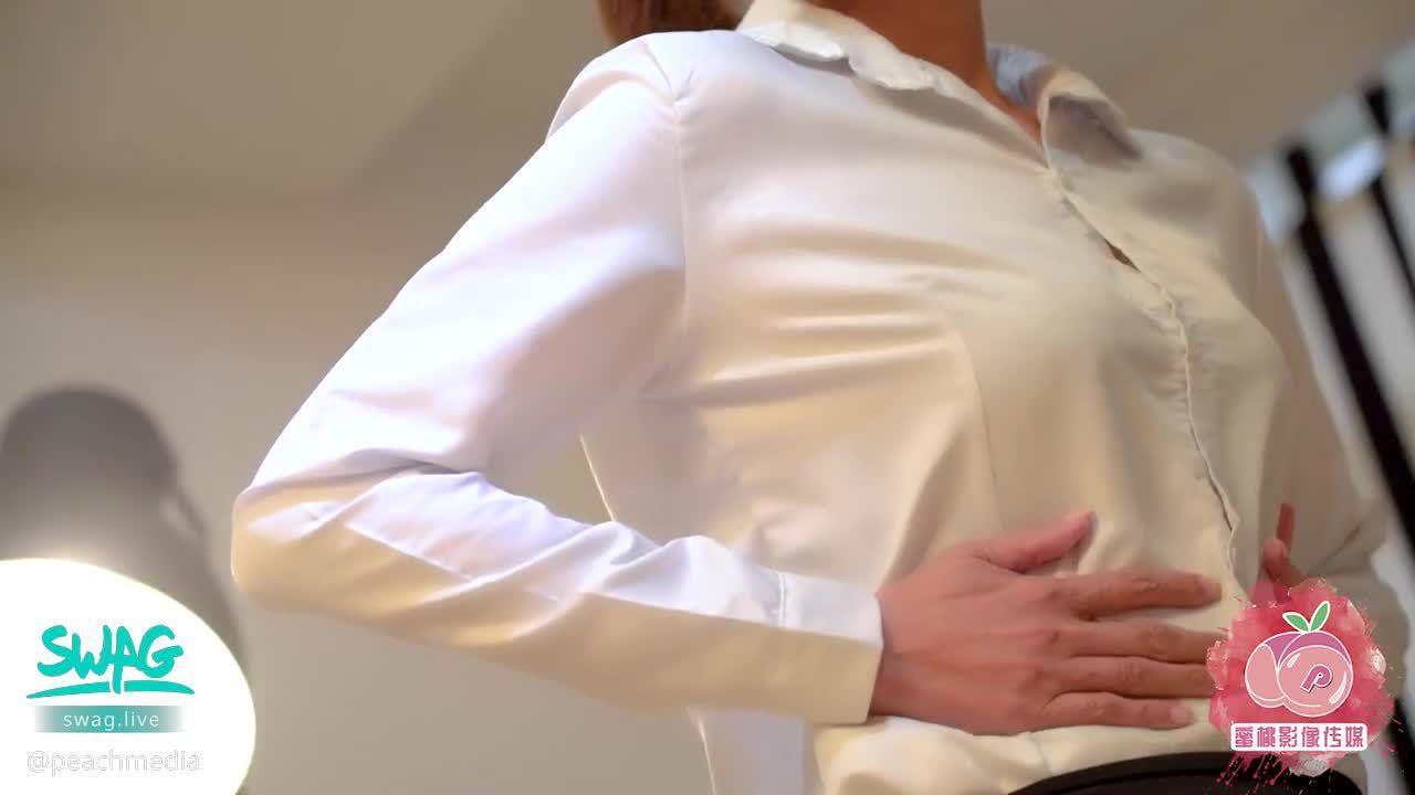 Debauchery! Ol Sofa Thrusting Moaning! MILF In Uniform Slutty Masturbates!