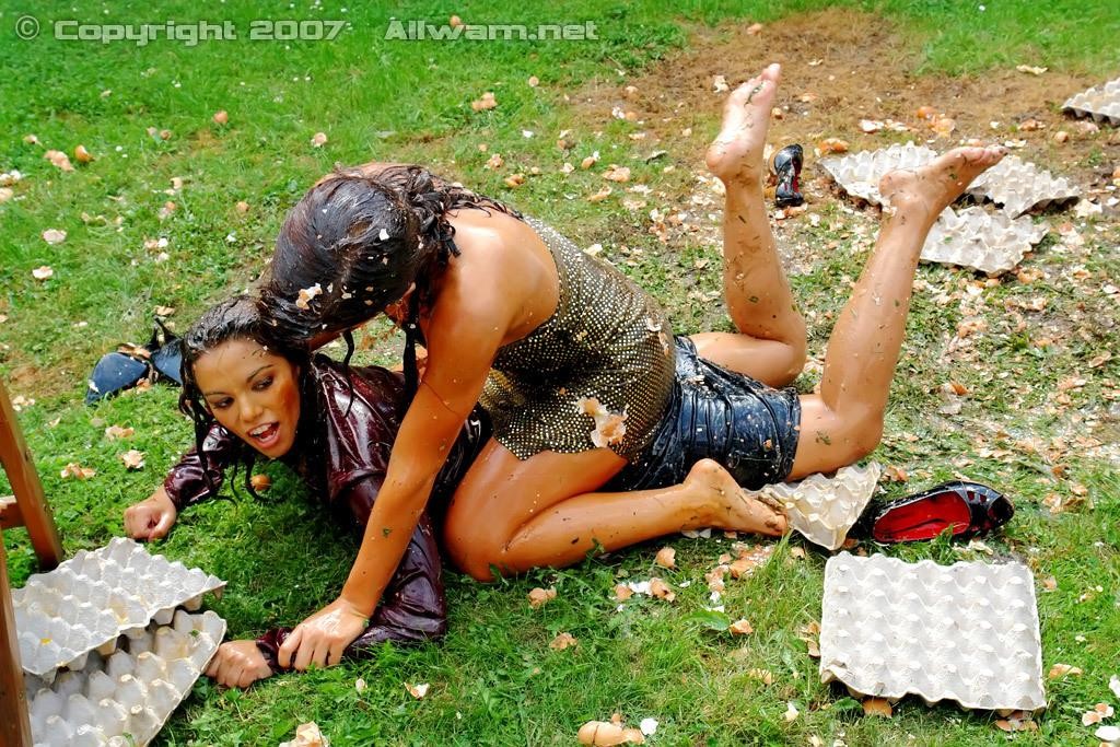 Sticky, Messy Egg Fight