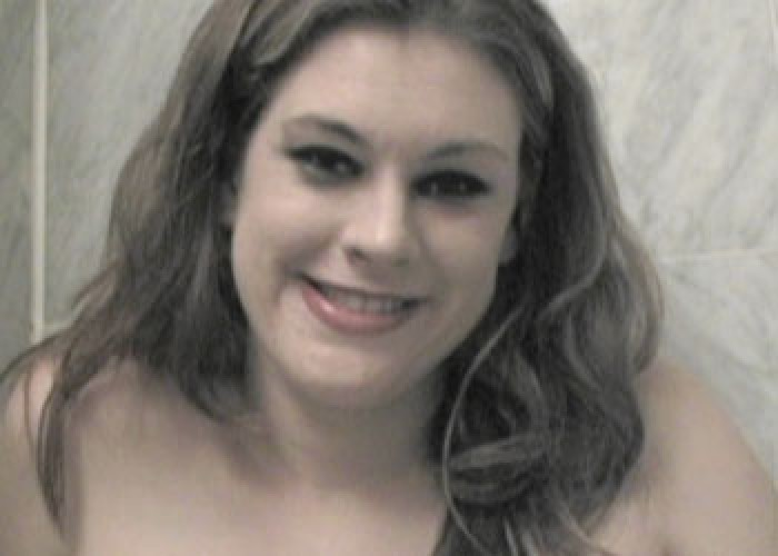 Curvy Brunette River Shaves Her Twat