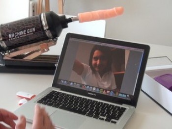 18 Anos, Solo Ha Conocido 5 Pollas, Nuevo Escandalo Con Cris: Se Escapa Del Insti De Monjas Para Dedicarse Al Porno.